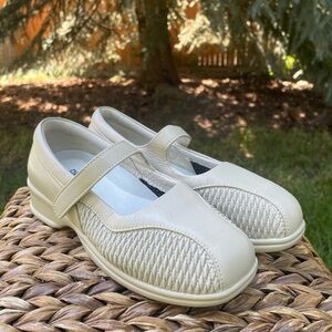 Propet Erika Mary Jane Comfort Professional Work and Walking shoe